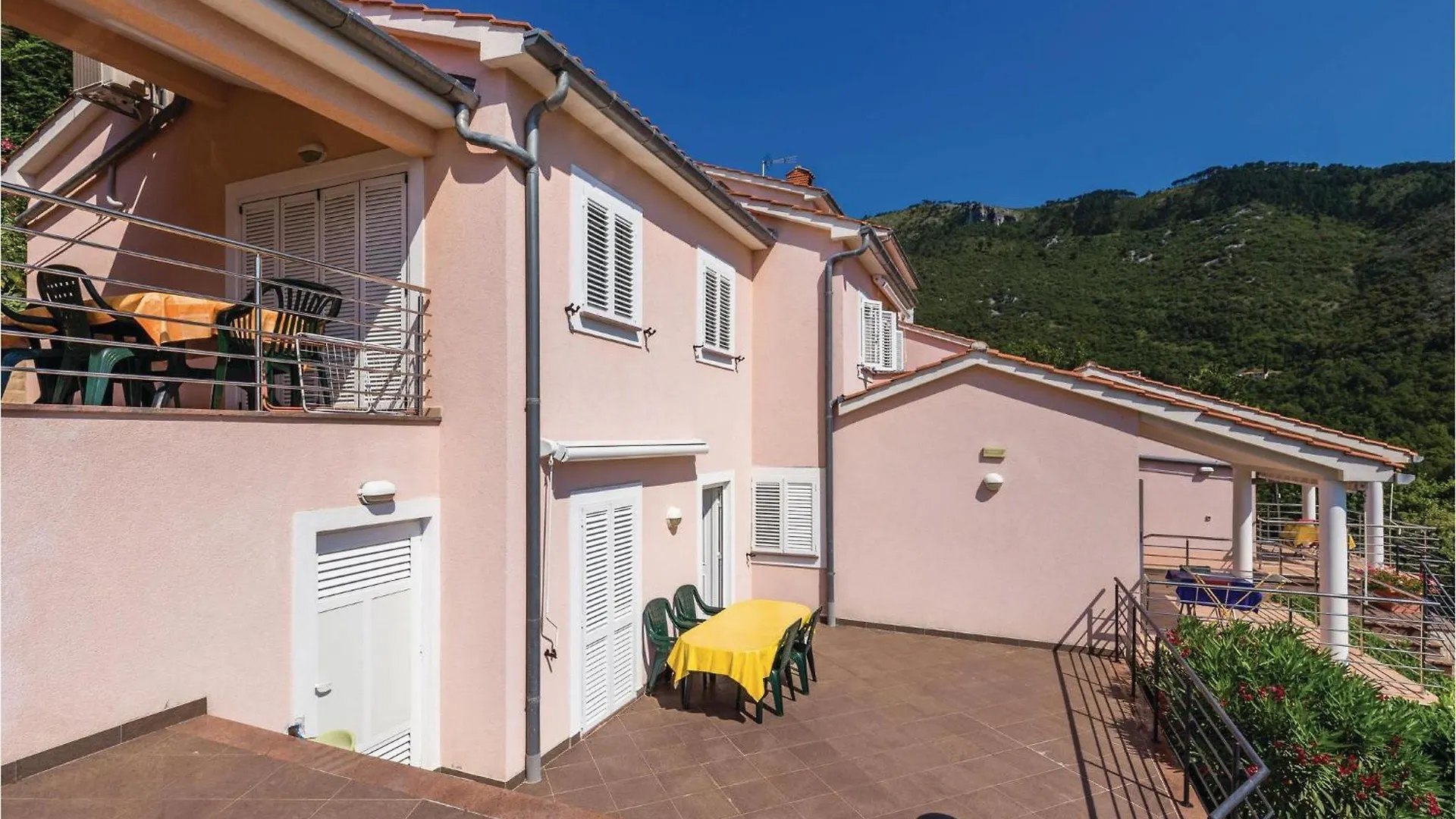 1 Bedroom Beautiful Apartment In Moscenicka Draga