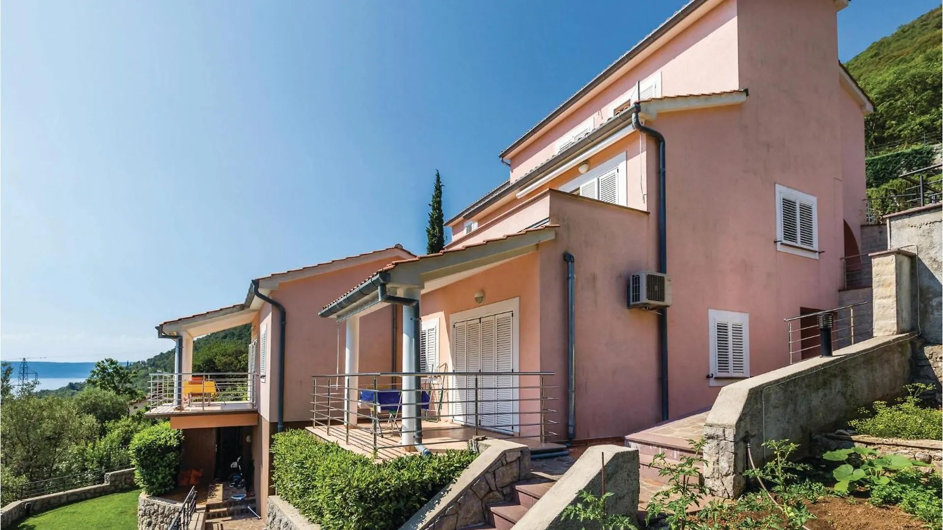 1 Bedroom Beautiful Apartment In Moscenicka Draga