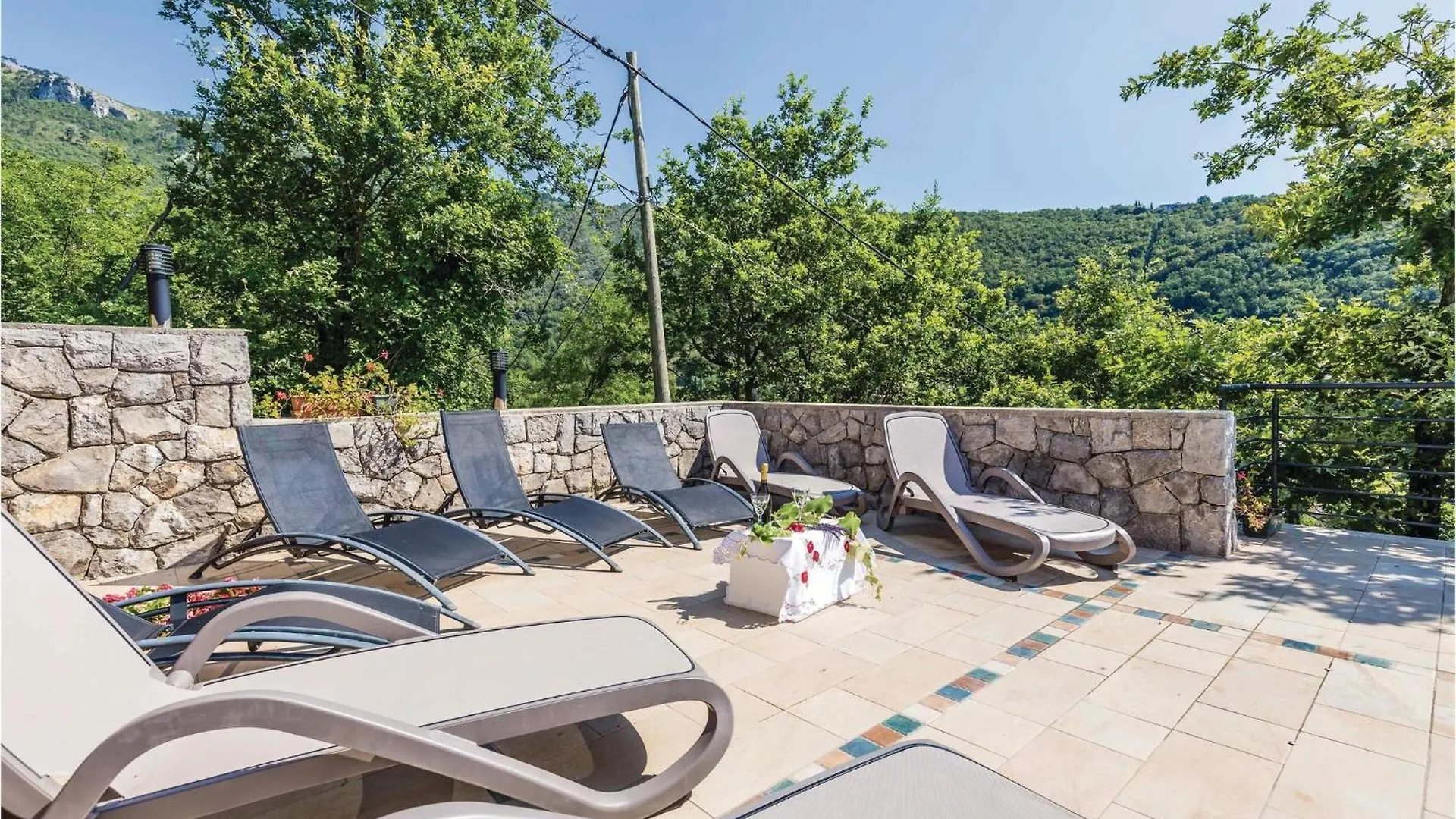 1 Bedroom Beautiful Apartment In Moscenicka Draga Croatia