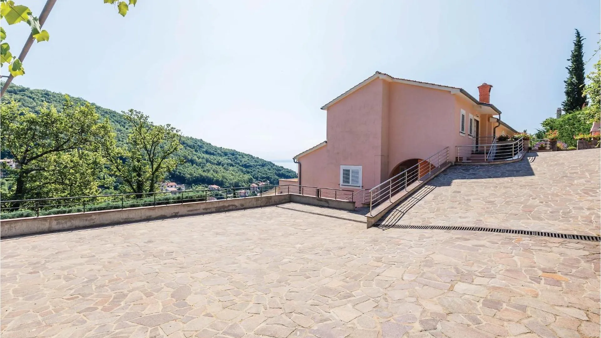 1 Bedroom Beautiful Apartment In Moscenicka Draga