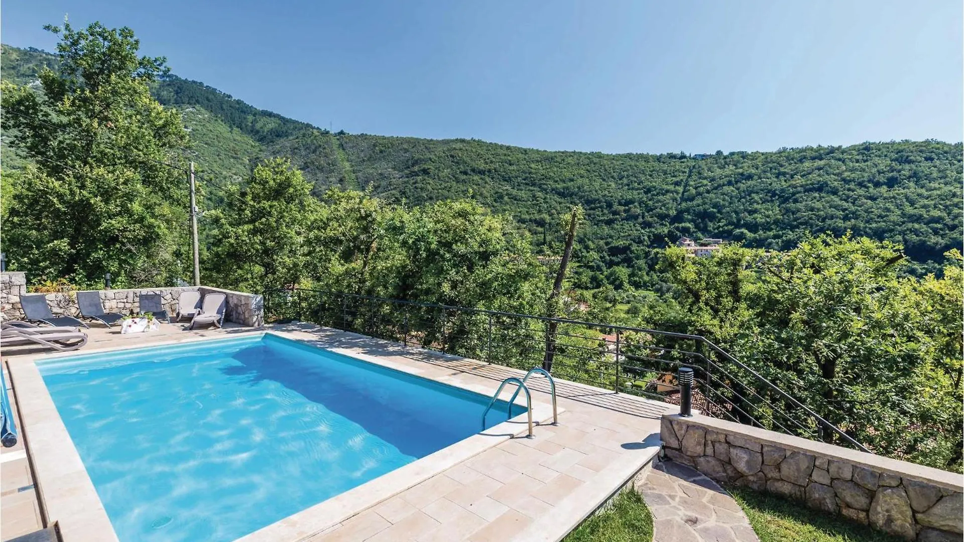 1 Bedroom Beautiful Apartment In Moscenicka Draga